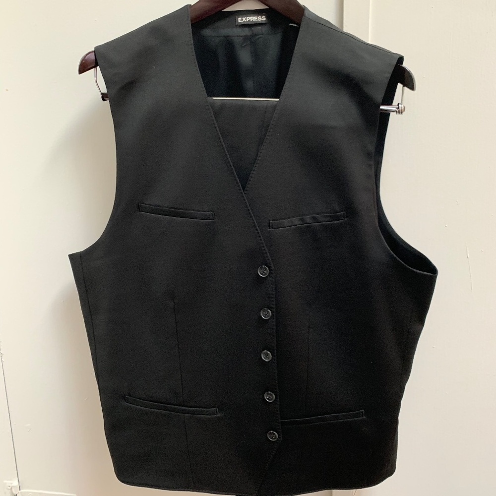 Express Producer/Classic  3-piece Black Suit